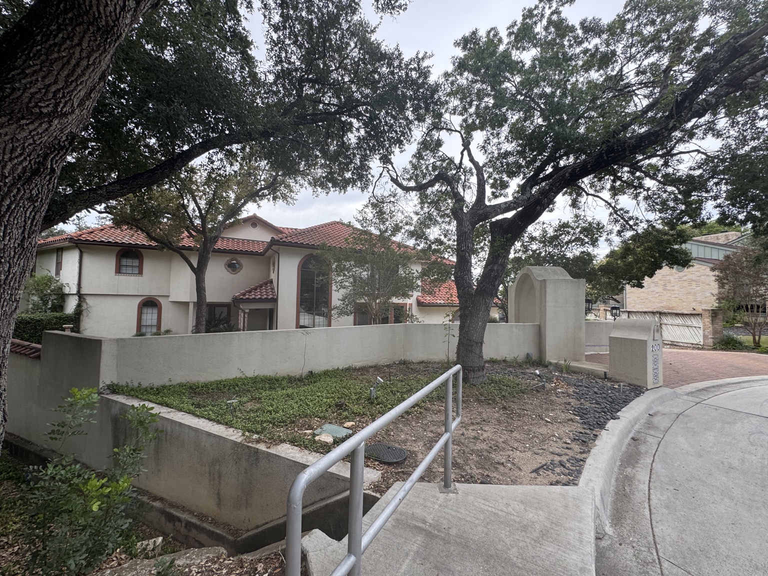 Front bed before the landscape transformation